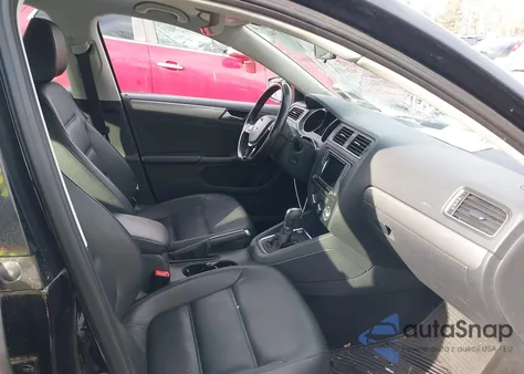 2017 Volkswagen Jetta 1.4T Se z USA, uszkodzony, nr VIN 3VWDB7AJ4HM225765